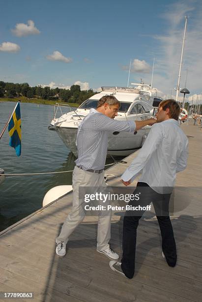 Andreas Brucker , Julian Weigend , ZDF-Sonntagsfilm Inga Lindström-Film, Folge 31 "Das Herz meines Vaters", Bullandö Marina, Värmdö bei Stockholm,...