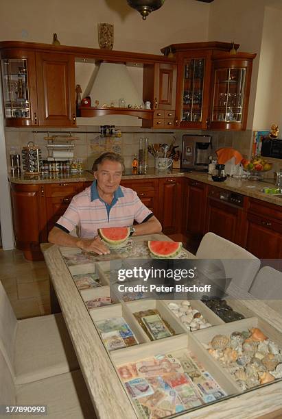 Karel Gott , Homestory, Prag, Tschechien, Europa, Küche, Melonen-Viertel, Wassermelone, Imbiss, Zwischenmahlzeit, Obst, Teller mit Speisen,...