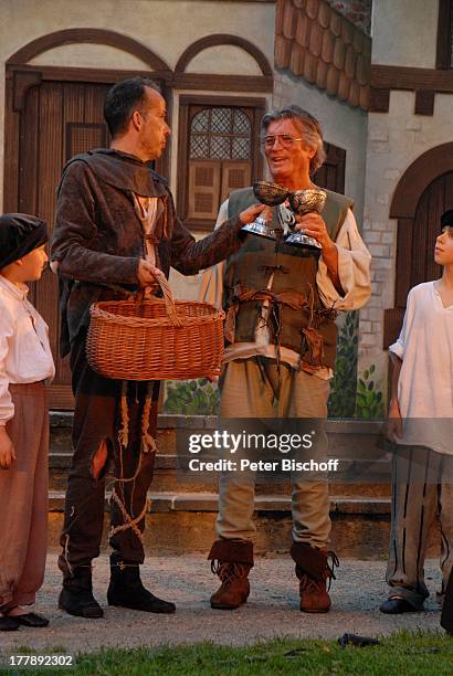 Pierre Brice , Christian Berg , sein Sohn Mateo Berg , Premiere historisches Familien-Musical, "Der Traum von Freiheit - Tjede Heldin des Nordens",...