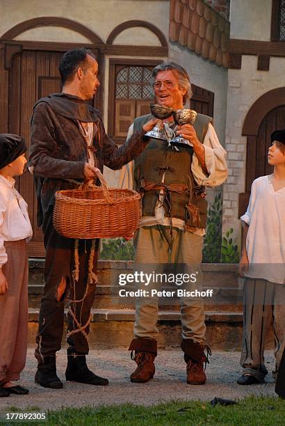 Pierre Brice , Christian Berg , sein Sohn Mateo Berg , Premiere historisches Familien-Musical, "Der Traum von Freiheit - Tjede Heldin des Nordens",...