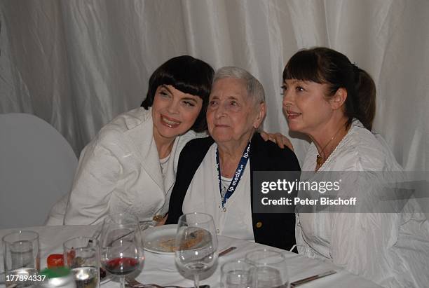 Mireille Mathieu, Mutter Marcelle , Schwester Monique , Aftershow-Party nach ORF-Musikshow "Starnacht am Wörthersee", Pörtschach am Wörthersee,...