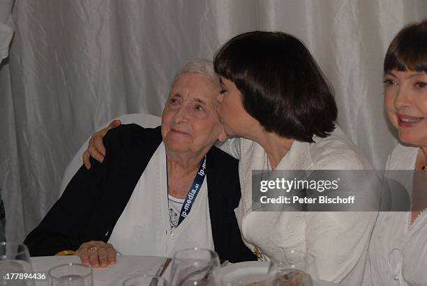 Mireille Mathieu , Mutter Marcelle , Schwester Monique , Aftershow-Party nach ORF-Musikshow "Starnacht am Wörthersee", Pörtschach am Wörthersee,...