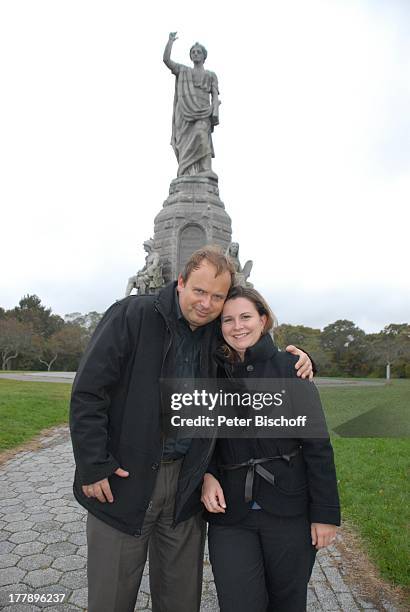 Alexander Nefedov-Skovitan , Ehefrau Anna Roche, "National Monument to the Forefathers" , Plymouth-Rock, Plymouth , Massachussetts, Nordamerika, USA,...