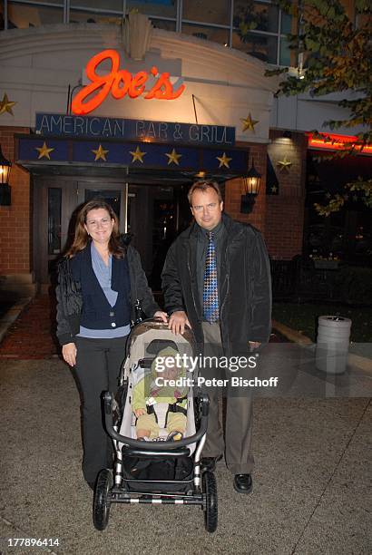 Alexander Nefedov-Skovitan , Ehefrau Anna Roche, Sohn George , Restaurant "Joe's" , Plymouth , Massachussetts, Nordamerika, USA, Amerika, Kind,...