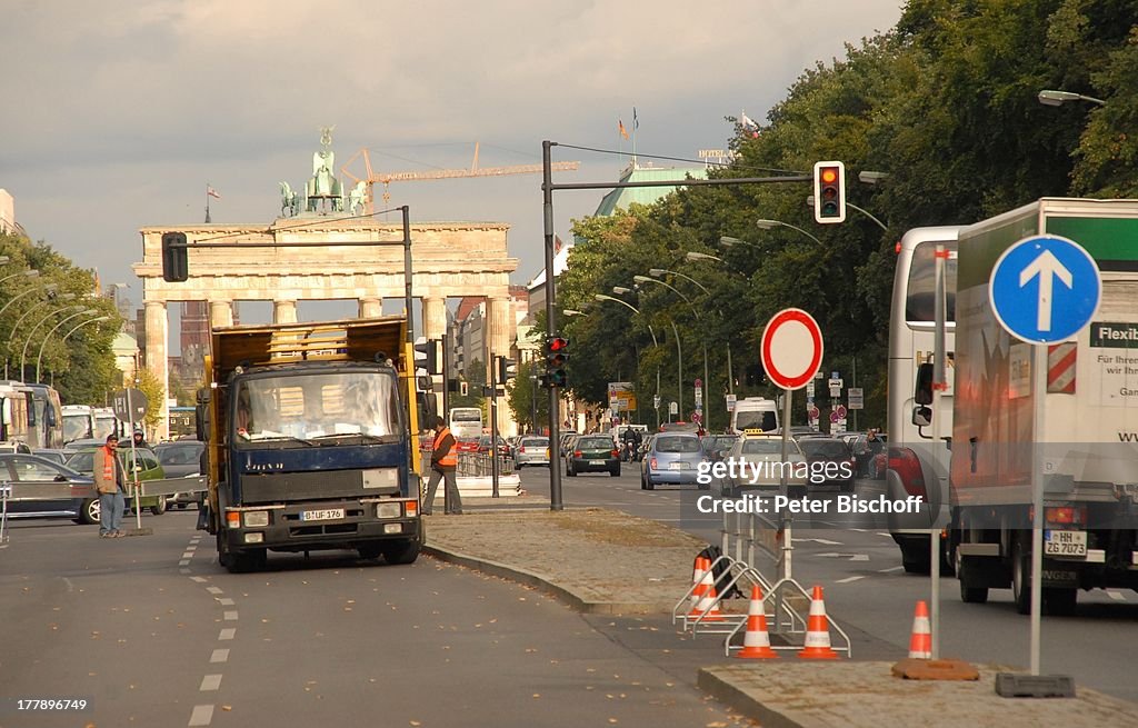 Straßen-Verkehr, neben den Dreharbeiten zum Internet-Musik-Video