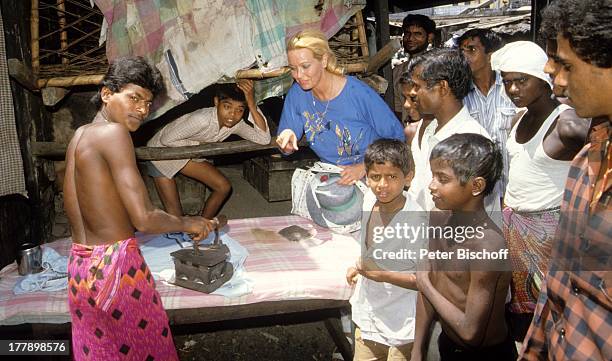 Heino, Ehefrau Hannelore Kramm, Ostasien-Kreuzfahrt, Indien/Ägypten, Karibik, Brille mit abgedunkelten Gläsern, einheimische Kinder,...