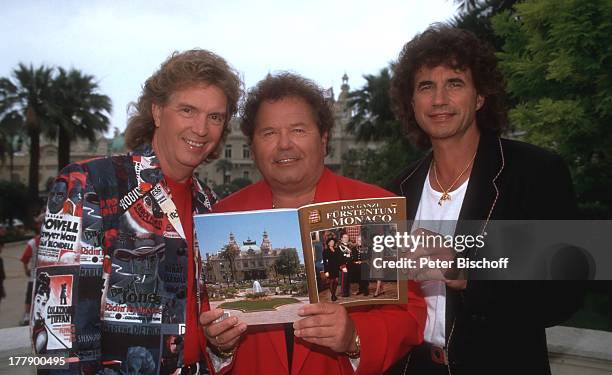 Flipper Singer 323 Singer The Flippers Stock Photos, High-Res Pictures, and Images ...