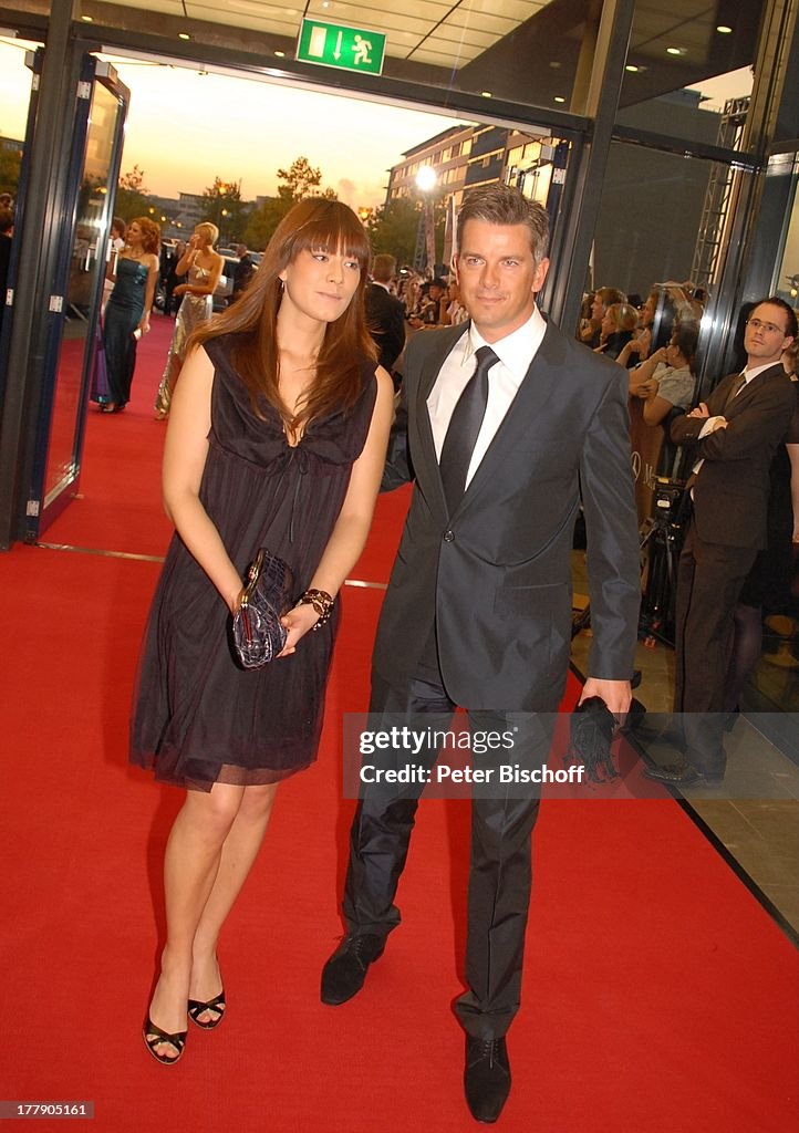 markus-lanz-freundin-angela-gessmann-zdf-gala-verleihung-deutscher-fernsehpreis-2008-coloneum.jpg?s=1024x1024&w=gi&k=20&c=TVHrDh26Z9crjAge-sxb_qcfbIFo5t410f_YPWlR2dg=
