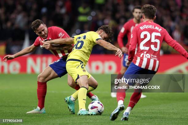 Atletico Madrid's Spanish midfielder Saul Niguez vies with Villarreal's Spanish defender Adria Altimira during the Spanish league football match...