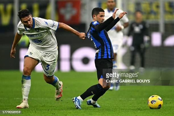 Frosinone's Italian defender Riccardo Marchizza fights for the ball with Inter Milan's Italian midfielder Stefano Sensi during the Italian Serie A...