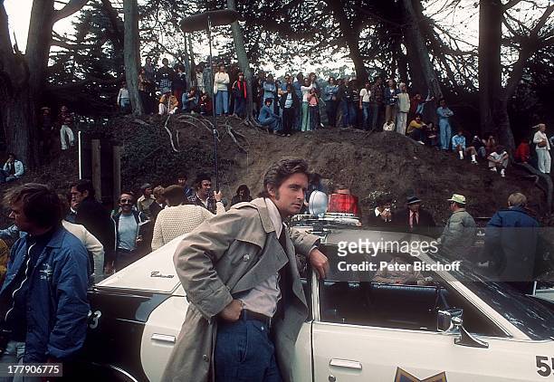 Michael Douglas , US-Krimi-Serie "Die Straßen von San Francisco", San Francisco, Kalifornien, USA, Nordamerika, Polizeiauto, Hügel, Zuschauer,...