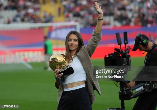 Aitana Bonmati offering the Ballon d'Or to the fans during the match between FC Barcelona and Deportivo Alaves, corresponding to the week 13 of...
