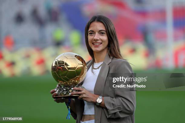 Aitana Bonmati offering the Ballon d'Or to the fans during the match between FC Barcelona and Deportivo Alaves, corresponding to the week 13 of...