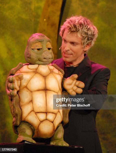 Sascha Grammel mit Josy , Theater-Gala "Das große Kleinkunstfestival für Kabarett, Comedy und Musik" der Wühlmäuse 2010 mit Feier zum 75.Geburtstag...