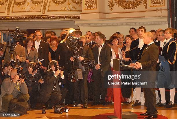 Wladimir Putin , Presse-Fotografen, 4. "Semper Opernball", Verleihung "Sächsischer Dankesorden", Dresden, Sachsen, Deutschland, Europa, Dankesrede,...