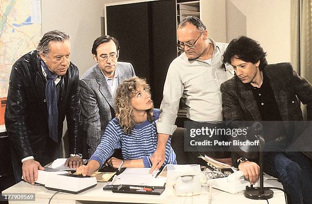 Heinz Baumann, Wilfried Klaus, Sabine Kaack, Werner Kreindl, Bernd Herzsprung , ZDF-Serie "SOKO 5113", München, Bayern, Deutschland, Europa, Büro,...