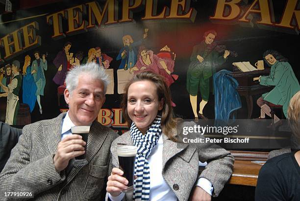 Ilja Richter, Verlobte Irina Wrona , Landausflug bei K R E U Z F A H R T MS "E U R O P A", "The Temple Bar" , Dublin, Irland, Europa, Urlaub,...