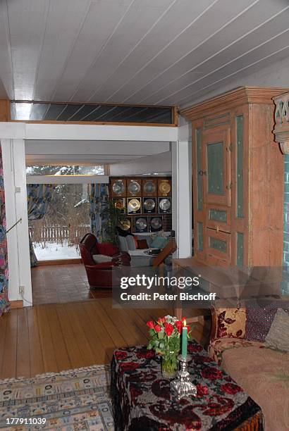 Wohnzimmer von Anita Hegerland , Homestory, Insel Nesoya , Norwegen, Europa, Sofa, Goldene Schallplatten, Winter, Schnee,