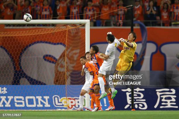 Gen Shoji of Kashima Antlers heads to score the team's first goal during the J.League J1 second stage match between Albirex Niigata and Kashima...