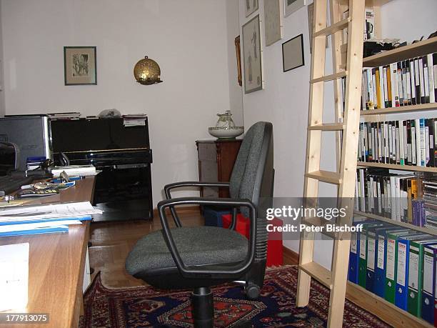 Büro, Arbeitszimmer von Gunnar Möller und Christiane Hammacher, Homestory, Prenzlauer Berg , Berlin, Deutschland, Europa, Akten-Regal, Büro-Stuhl,...