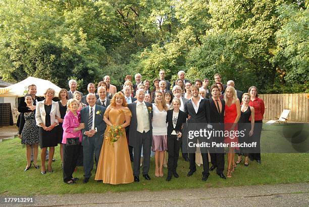 Gernot Endemann, Lebensgefährtin Sabine Schmidt-Kirchner, Sohn Till , Sohn Jannik , ganz links: Dr. Ernst Schmidt und Ehefrau Dr. Editha Schmidt...