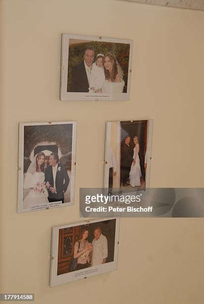 Fotos von Karel Gott mit Ehefrau Ivana, und Tochter Charlotte Ella , "Gottland-Museum" von Karel Gott, Jevany , Tschechien, Europa, Haus, Villa,...