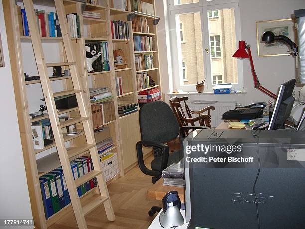 Büro, Arbeitszimmer von Gunnar Möller und Christiane Hammacher, Homestory, Prenzlauer Berg , Berlin, Deutschland, Europa, Akten-Regal, Büro-Stuhl,...