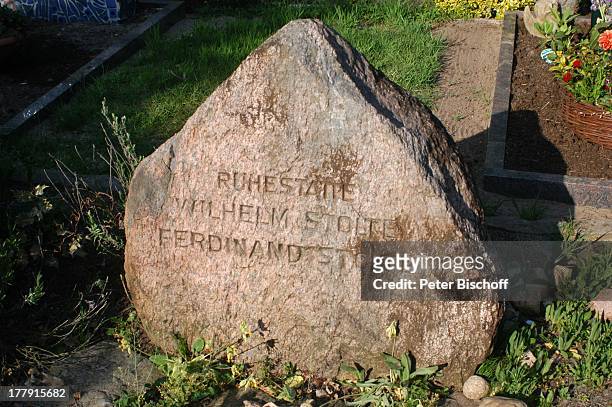 Grab von Wilhelm und Ferdinand Stolte , Friedhof, Worpswede , Teufelsmoor, Niedersachsen, Deutschland, Europa, Künstlerkolonie, Künstlerdorf,...