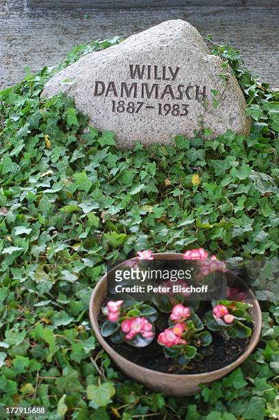 Grab von Willy Dammasch , Friedhof, Worpswede , Teufelsmoor, Niedersachsen, Deutschland, Europa, Künstlerkolonie, Künstlerdorf, Gedenkstätte,...