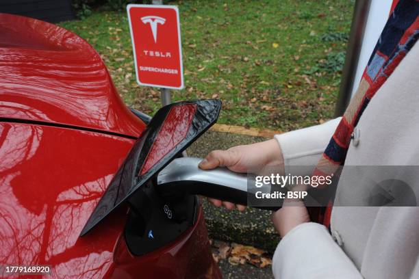 Tesla model Y supercharger charging. Charge control on Tesla app.