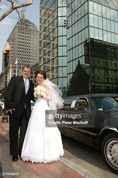 Alexander Nefedov-Skovitan , Ehefrau Anna Roche, Hochzeit, Boston, Massachusetts, Nordamerika, USA, Amerika, Wolkenkratzer, Limousine, Auto, Braut,...