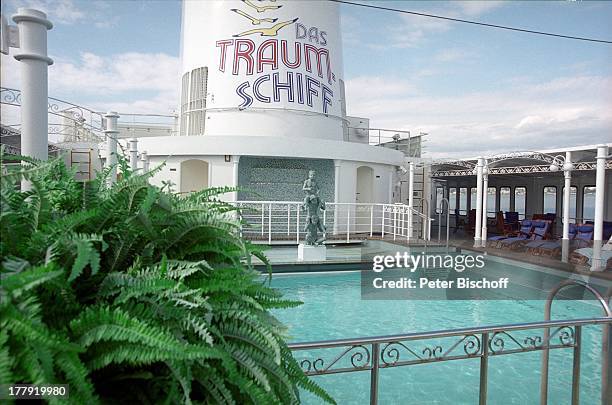 Swimming-Pool, ARD-Show "Zauberhafte Heimat", MS "Deutschland", Mittelmeer-Kreuzfahrt, Kreuzfahrtschiff, Schiff, Traumschiff, Deck, Liege, Liegen,...