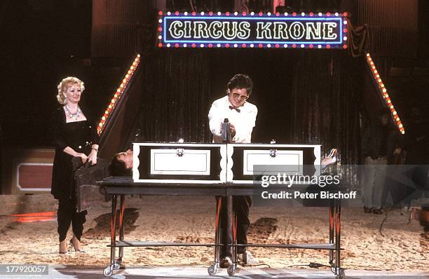 Jochen Schröder, Heidelinde Weis , Assistentin, ARD-Show "Stars in der Manege", Cirkus-Krone Bau, München, Bayern, Deutschland, Europa, Zirkus,...