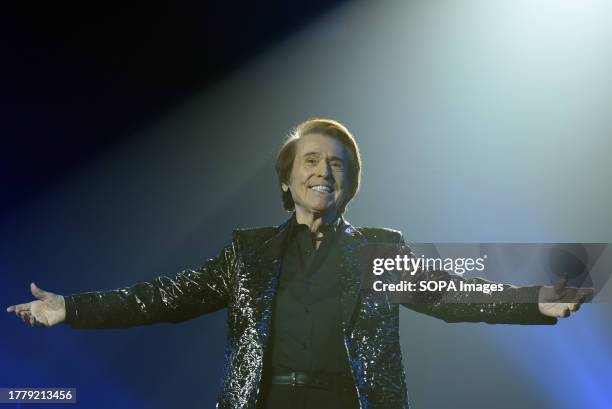 Reaphael Singer 1,749 Raphael Spanish Singer Stock Photos, High-Res Pictures, and ...