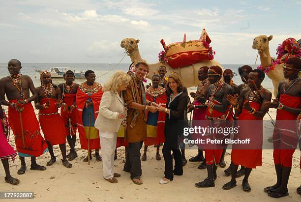 Christiane Krüger , Sohn Tim Krüger-Bockelmann, Verlobte Nina Langer, Samburu-Massais, Kamel, Verlobungs-Zeremonie, Hotel "Severin Sea Lodge",...