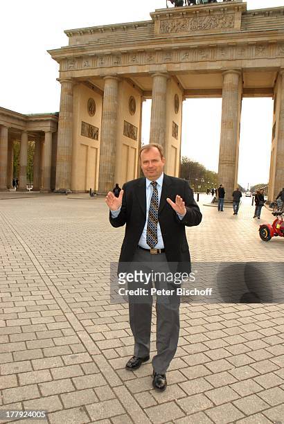 Alexander Nefedov , vor Brandenburger Tor, Berlin, Deutschland, Europa,