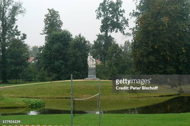 Schlosspark , Schloss Neuhardenberg , Brandenburg, Deutschland, Europa, Sehenswürdigkeit, Denkmal für Preußenkönig Friedrich den Großen, See,...