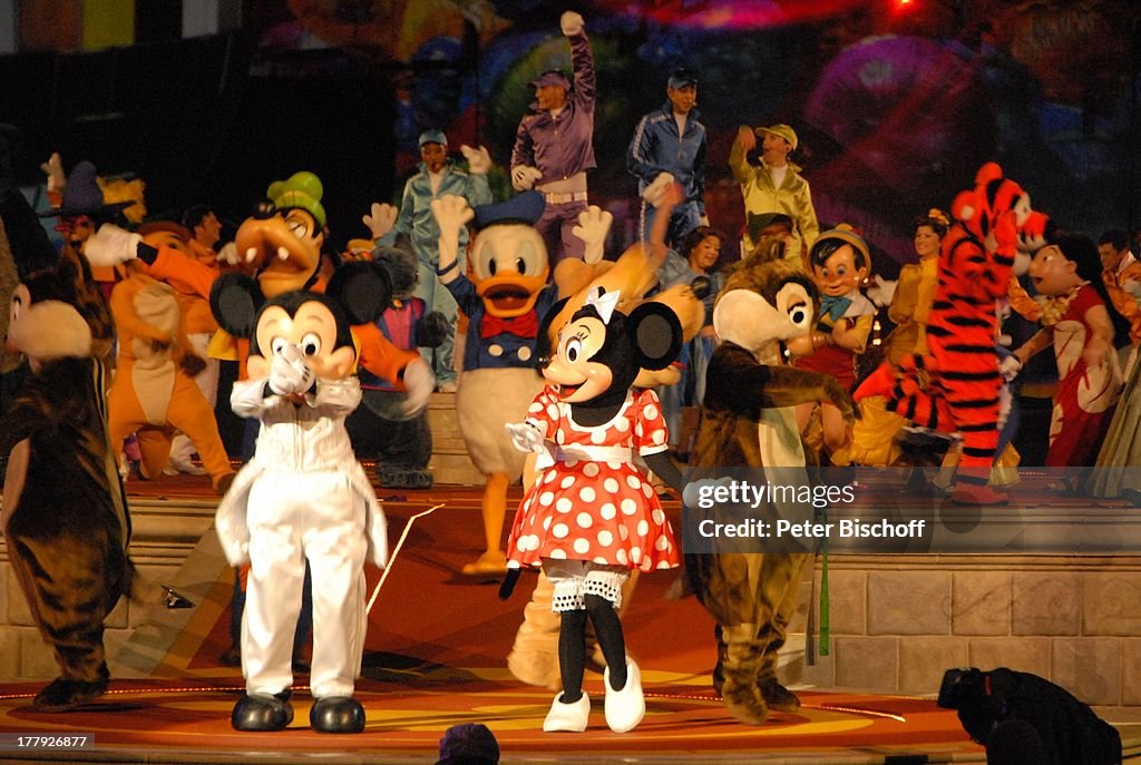 A-Hörnchen, Micky Maus, Minnie Maus, B-Hörnchen (1.Reihe, v.li.n