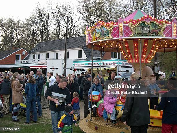 Einheimische, "Osterfeuer", Worpswede , Teufelsmoor, Niedersachsen, Deutschland, Europa, Künstlerkolonie, Künstlerdorf, Feuer, brennen, Tradition,...