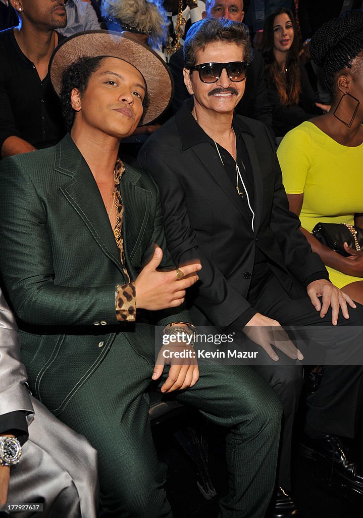 Bruno Mars and his father Peter Hernandez attend the 2013 MTV Video