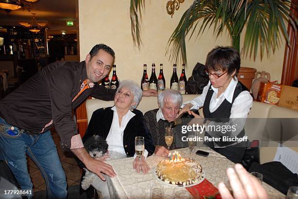 Johannes Heesters , Tochter Wiesje Herold-Heesters , Ehefrau Simone Rethel , Costanzo Maurizio , Feier in den 107. Geburtstag von Johannes Heesters...