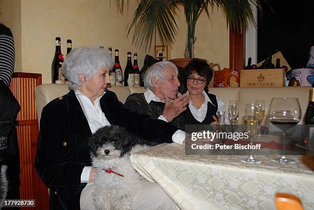 Johannes Heesters , Tochter Wiesje Herold-Heesters , Ehefrau Simone Rethel , Feier in den 107. Geburtstag von Johannes Heesters am 5.12.,...