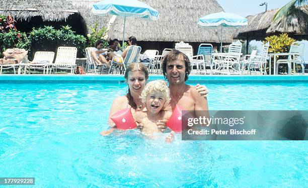 Christiane Krüger, Ehemann Manfred Bockelmann , Sohn Tim Oliver Krüger-Bockelmann, Barbados, Inselstaat, Karibik, Ehefrau, Schwimmflügel, baden,...