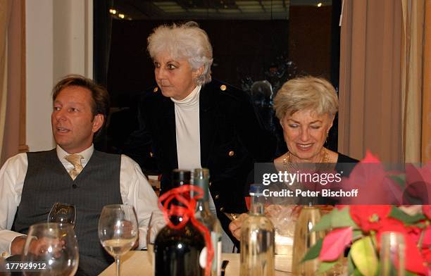 Nicole Heesters , Schwester Wiesje Herold-Heesters , Thorsten Groneberg , private Familienfeier zum 107. Geburtstag von J o h a n n e s " J o p i e"...