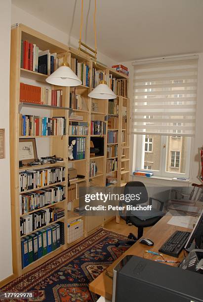 Büro, Arbeitszimmer von Gunnar Möller, Ehefrau Christiane Hammacher, Homestory, Berlin, Deutschland, Europa, Ehemann, Akten-Regal, Büro-Stuhl,...