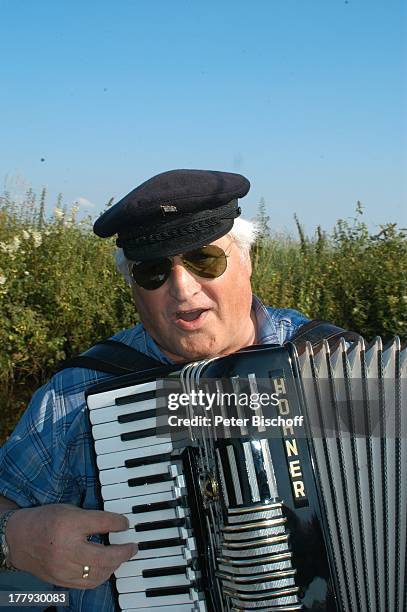 Einheimischer, "Torfkahnfahrten", Worpswede , Teufelsmoor, Niedersachsen, Deutschland, Europa, Künstlerkolonie, Künstlerdorf, "Hamme", Fluss,...