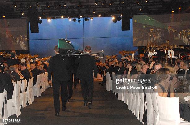 Ruder-Achter mit Publikum, Gala 42. "Ball des Sports", Rhein-Main-Hallen, Wiesbaden, Hessen, Deutschland, Europa, Auftritt, Bühne, Ruderachter,...