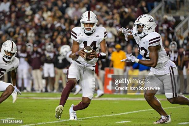 Mississippi State Bulldogs quarterback Mike Wright fakes a handoff to Mississippi State Bulldogs running back Simeon Price during the football game...