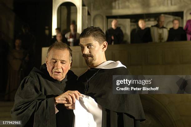 Frank Roder , Helmut Lorin , Theaterstück "Der Name der Rose", Quedlinburger Stiftskirche , Quedlinburg, Sachsen-Anhalt, Deutschland, Europa, Bühne,...