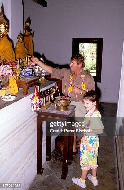 Fritz Wepper , Tochter Sophie , Besichtigung, Tempel "Wat-Arun", Bangkok, Thailand, Asien, Urlaub, Schauspieler,